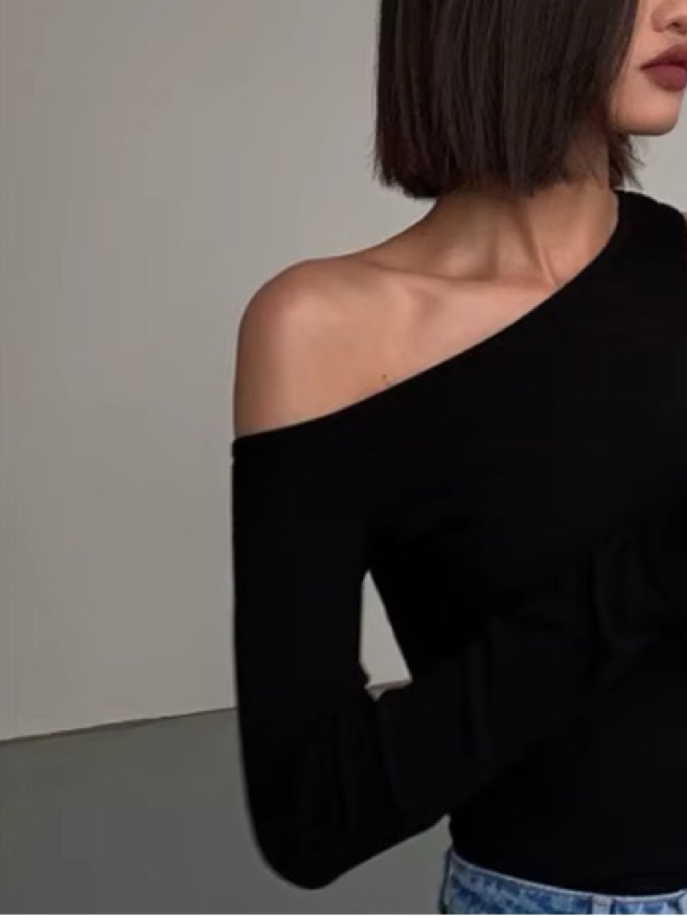 Black One-Shoulder Long Sleeve Top